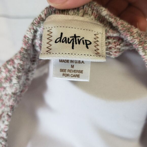 3/$25 Daytrip Buckle long sleeve tee bling medium - Picture 6 of 6